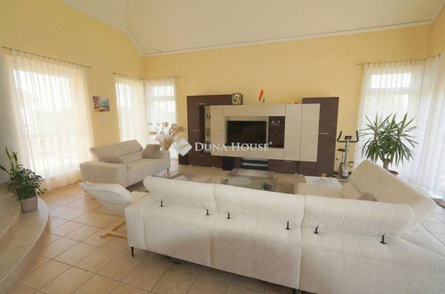 Eladó családi ház, Zalaegerszegen 205 M Ft, 7 szobás