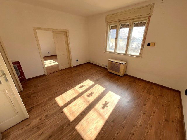 Eladó családi ház, Pécsett 104.9 M Ft, 4 szobás