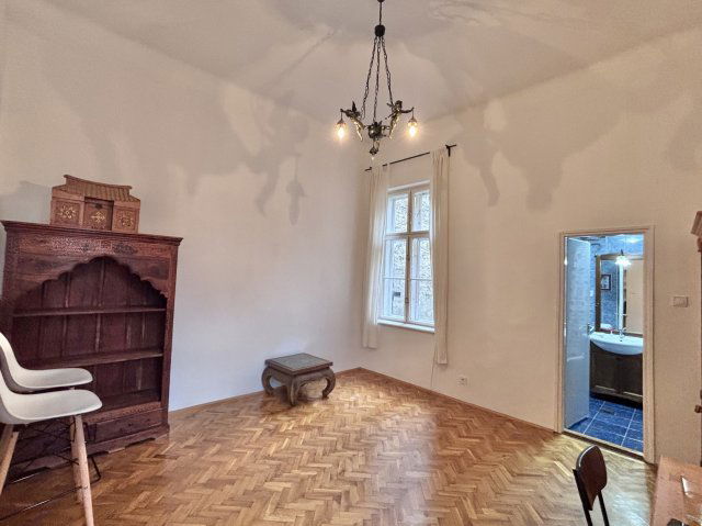 Kiadó téglalakás, albérlet, VI. kerületben, Nagymező utcában