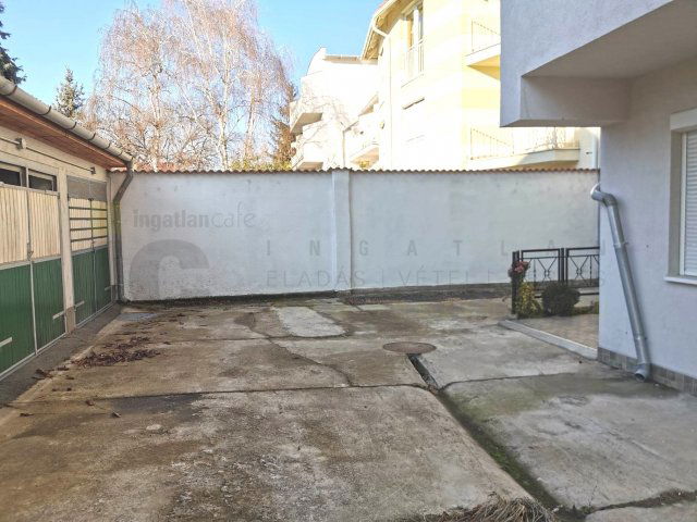 Kiadó garázs, Szegeden, Faragó utcában 25 E Ft / hó