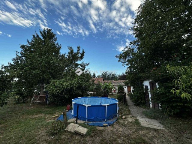 Eladó családi ház, Újiregen 30 M Ft, 4 szobás