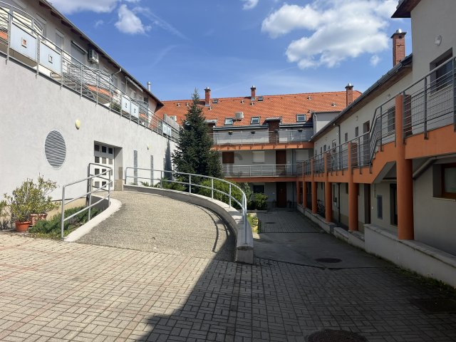 Eladó garázs, Dombóváron, Kossuth Lajos utcában 3.8 M Ft