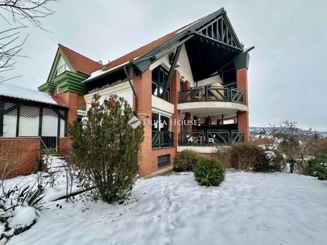 Eladó téglalakás, Pécsett 109 M Ft, 4 szobás