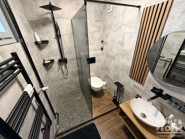 Eladó téglalakás, Szegeden 65.99 M Ft, 2+1 szobás