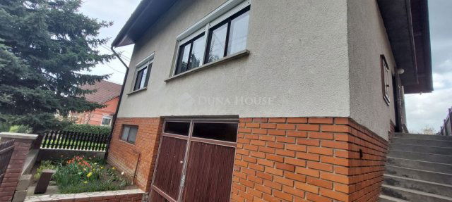 Eladó családi ház, Dombóváron 52.5 M Ft, 7 szobás