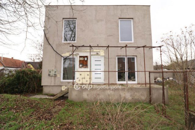 Eladó családi ház, Szigethalmon 49.4 M Ft, 3 szobás