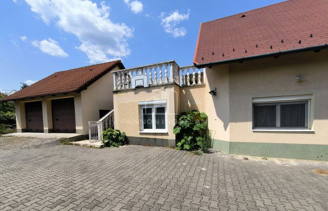 Eladó családi ház, Veszprémben 140 M Ft, 7+2 szobás