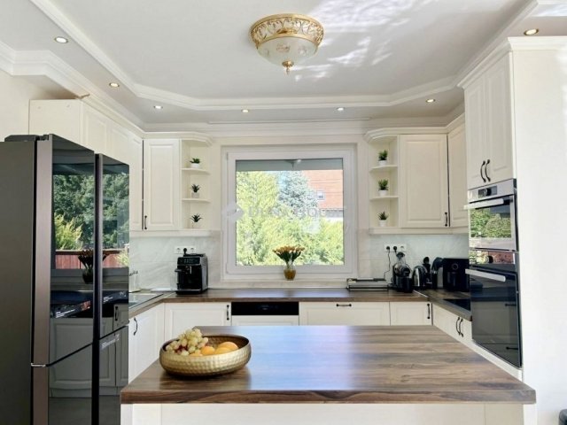 Eladó családi ház, Halásztelken 329 M Ft, 7 szobás