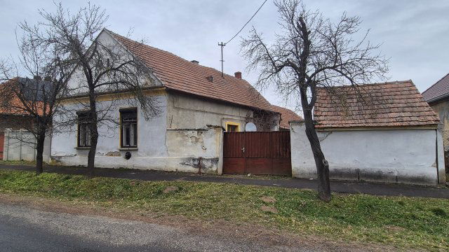 Eladó családi ház, Nagysimonyin 9.9 M Ft, 2 szobás