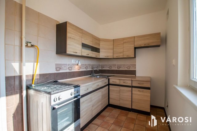 Eladó panellakás, Székesfehérvárott 66.8 M Ft, 3+1 szobás