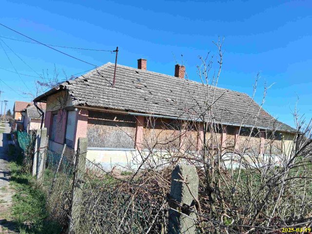 Eladó családi ház, Egyeken, Fő utcában 4.07 M Ft, 1+1 szobás