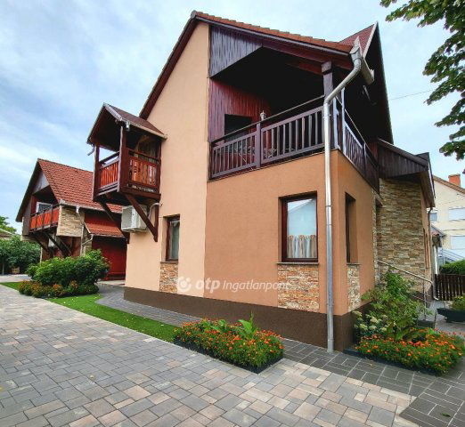 Eladó nyaraló, Hajdúszoboszlón 154 M Ft, 8 szobás