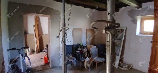 Eladó családi ház, Egerváron 10.5 M Ft, 1 szobás