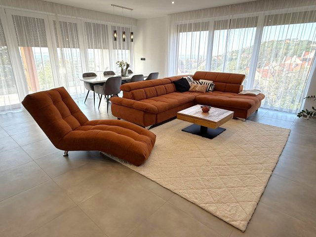 Eladó családi ház, Pécsett 229 M Ft, 4 szobás