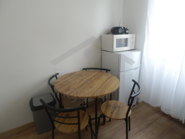 Kiadó téglalakás, albérlet, Esztergomban 100 E Ft / hó