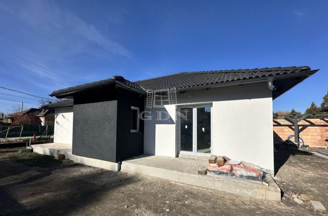 Eladó ikerház, Bicskén 89.9 M Ft, 2+2 szobás