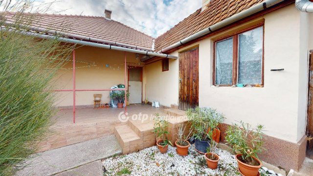Eladó családi ház, Bekecsen 31.9 M Ft, 2 szobás