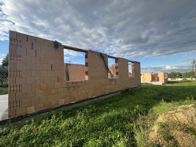 Eladó ikerház, Győrújbaráton 89.9 M Ft, 5 szobás