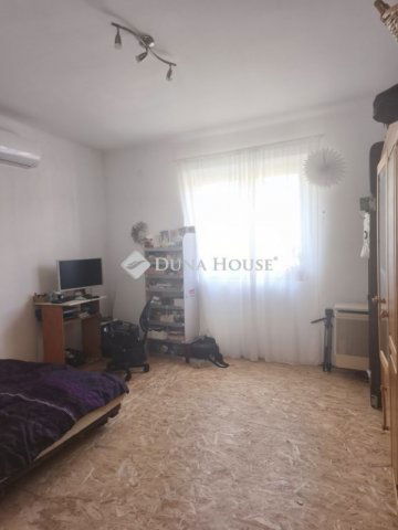 Eladó családi ház, Pécsett 64.9 M Ft, 3 szobás