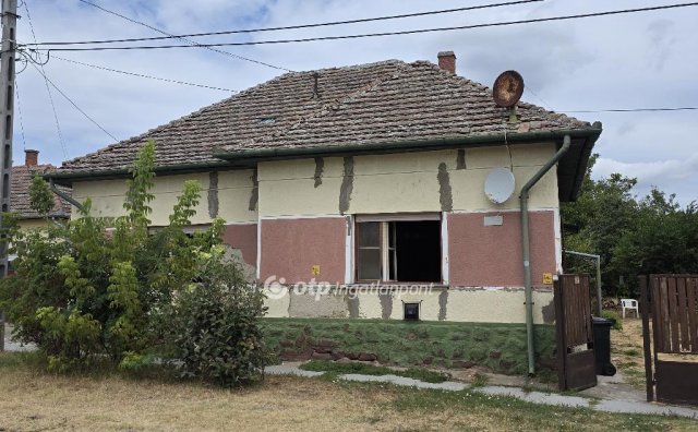 Eladó családi ház, Csépán 15 M Ft, 4 szobás
