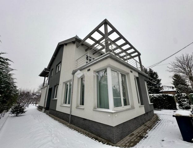 Eladó családi ház, Budapesten, XVIII. kerületben 200 M Ft