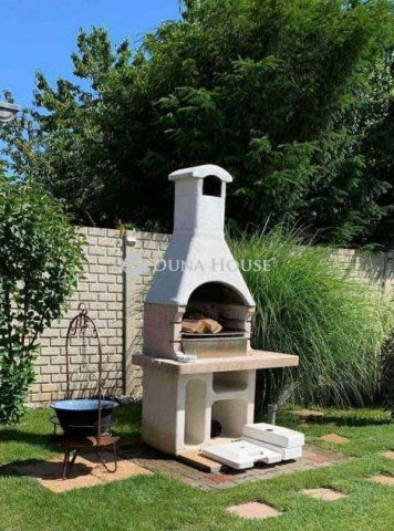 Eladó családi ház, Siófokon 299 M Ft, 8 szobás