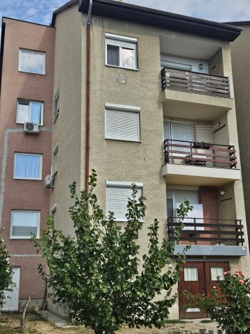 Eladó téglalakás, Pápán 49.5 M Ft, 2+1 szobás