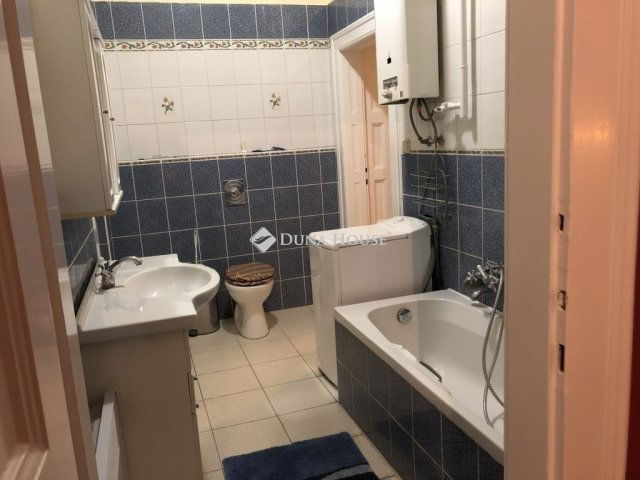 Eladó téglalakás, Pécsett 89.9 M Ft, 4 szobás