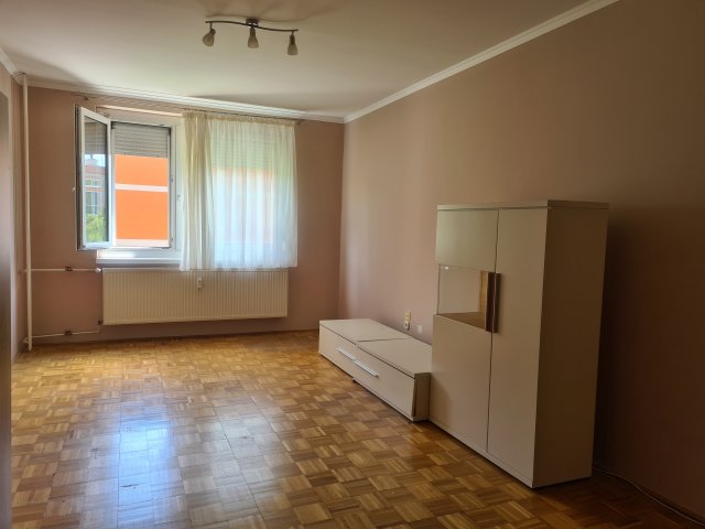 Kiadó panellakás, albérlet, Győrött 160 E Ft / hó, 2 szobás