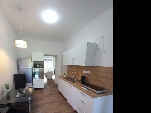Kiadó téglalakás, albérlet, Pécsett 250 E Ft / hó, 2 szobás
