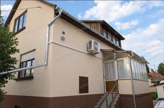 Eladó családi ház, Kecskeméten 64.9 M Ft, 5 szobás