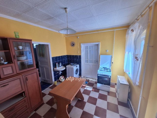 Eladó családi ház, Bárnán 14.9 M Ft, 2 szobás