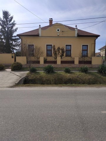 Eladó családi ház, Tóalmáson 99 M Ft, 4 szobás