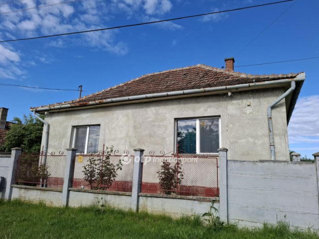 Eladó családi ház, Hencidán 17.5 M Ft, 2 szobás