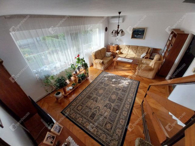 Eladó sorház, Székesfehérvárott 97 M Ft, 4+1 szobás