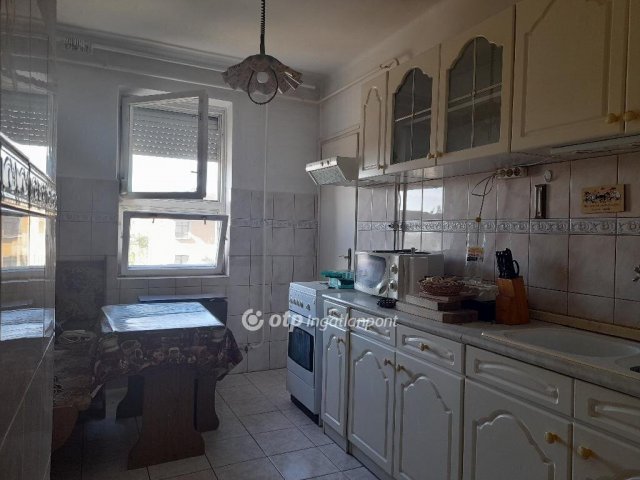 Eladó téglalakás, Kisvárdán 33.5 M Ft, 2+1 szobás