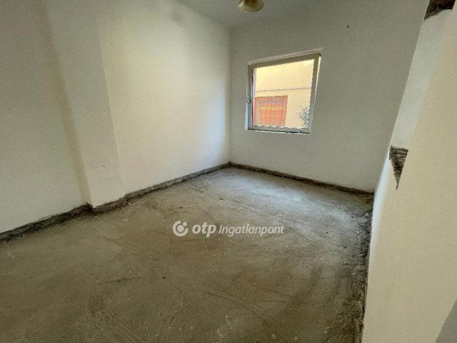 Eladó családi ház, Budapesten, III. kerületben 90.6 M Ft