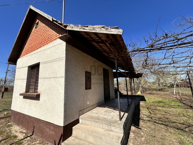 Eladó nyaraló, Csemőn 11.5 M Ft, 2 szobás / költözzbe.hu