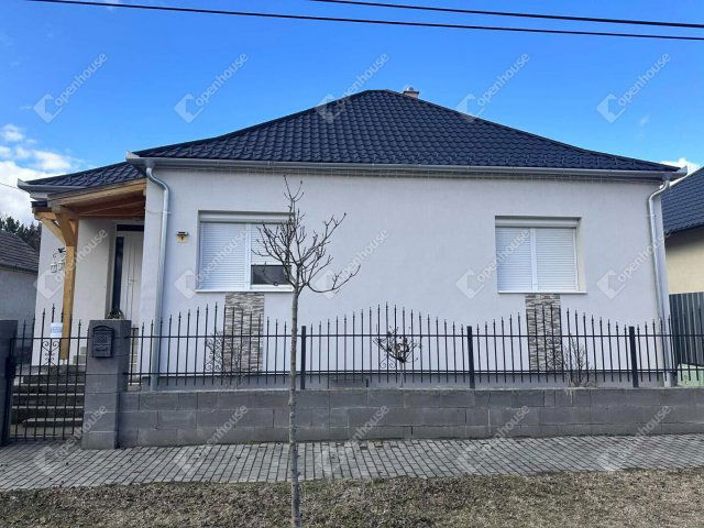 Eladó családi ház, Győrött 92.5 M Ft, 3 szobás