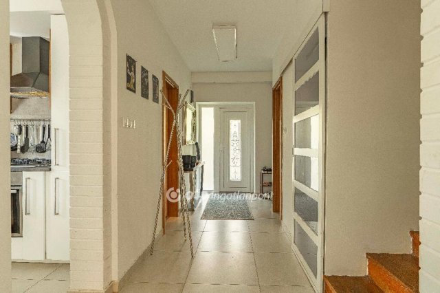 Eladó családi ház, Velencén 171 M Ft, 4+1 szobás