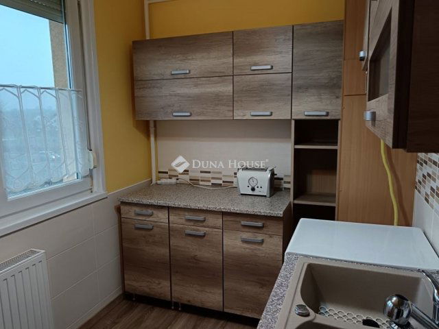 Kiadó panellakás, albérlet, Cegléden 160 E Ft / hó, 1 szobás