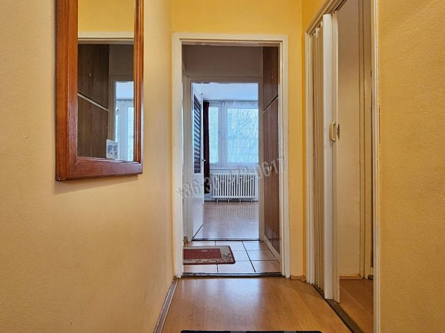 Eladó panellakás, Egerben 33.9 M Ft, 2+1 szobás