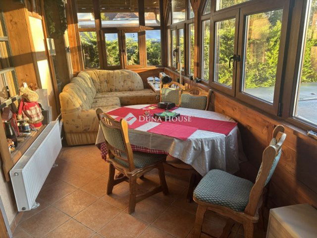 Eladó családi ház, Leányfaluban 150 M Ft, 3 szobás