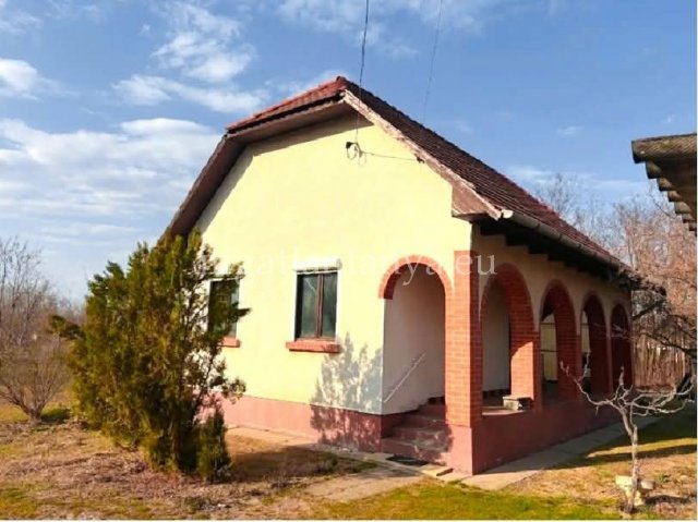 Eladó családi ház, Szentmártonkátán 25 M Ft, 1 szobás