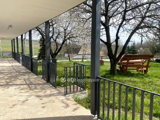 Eladó családi ház, Lullán 130 M Ft, 15 szobás