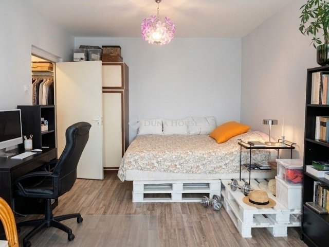 Eladó panellakás, Pécsett 37 M Ft, 2 szobás