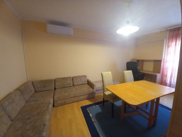 Kiadó panellakás, albérlet, Pécsett, Madách Imre utcában