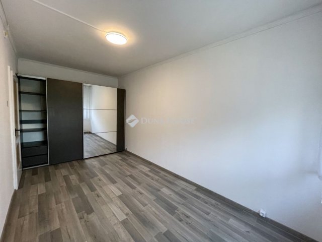 Eladó panellakás, Kecskeméten 48.5 M Ft, 2 szobás
