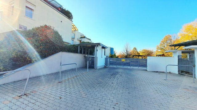 Eladó garázs, Székesfehérvárott, Tobak utcában 7.9 M Ft