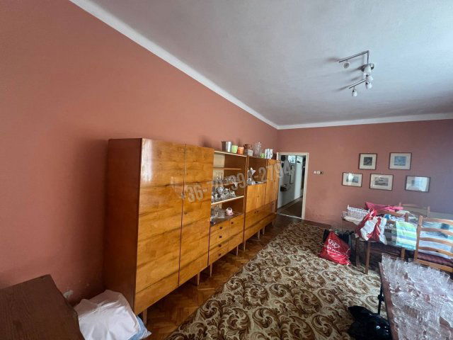 Eladó családi ház, Tatán 37.5 M Ft, 2 szobás